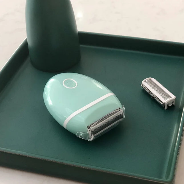 Battery powered stainless steel blade electric shaver