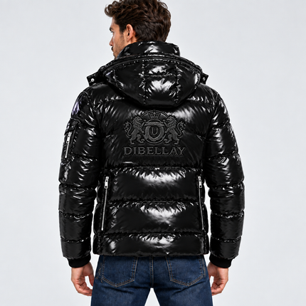 Manteau DIBELLAY noir, vue de dos avec le blason DIBELLAY brodé sous le capuchon